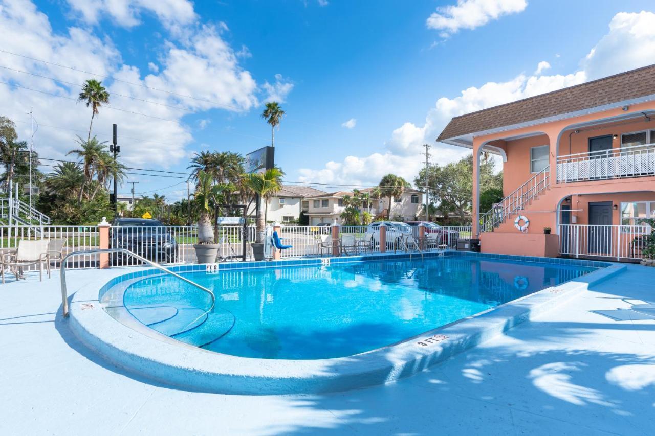 Echo Sails Motel Clearwater Beach Exterior photo