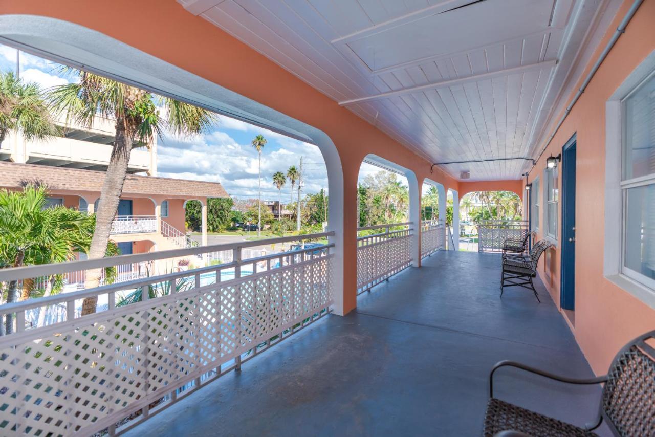 Echo Sails Motel Clearwater Beach Exterior photo